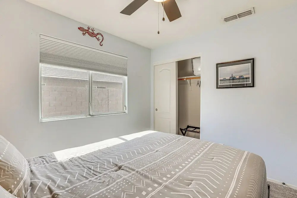 Patio + Fire Pit: Peoria Getaway Near Golfing!