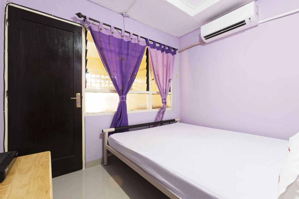 RedDoorz near Senen Station