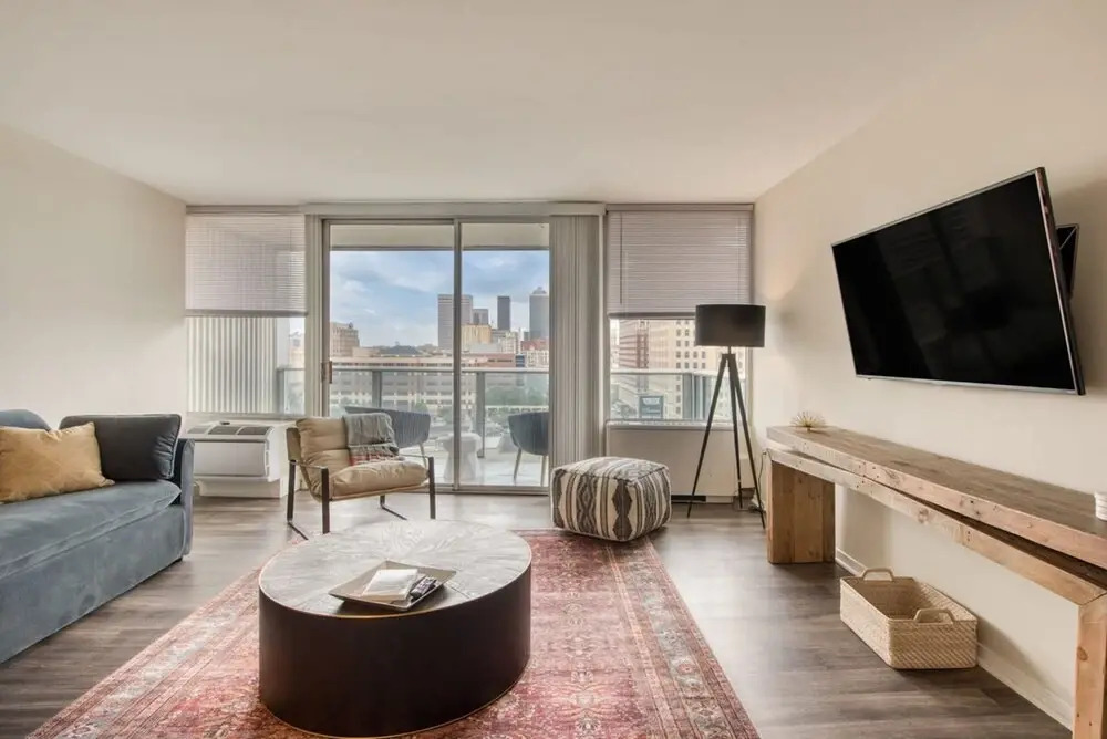 Cozysuites 800 Tower 1BR w sky Pool gym 23