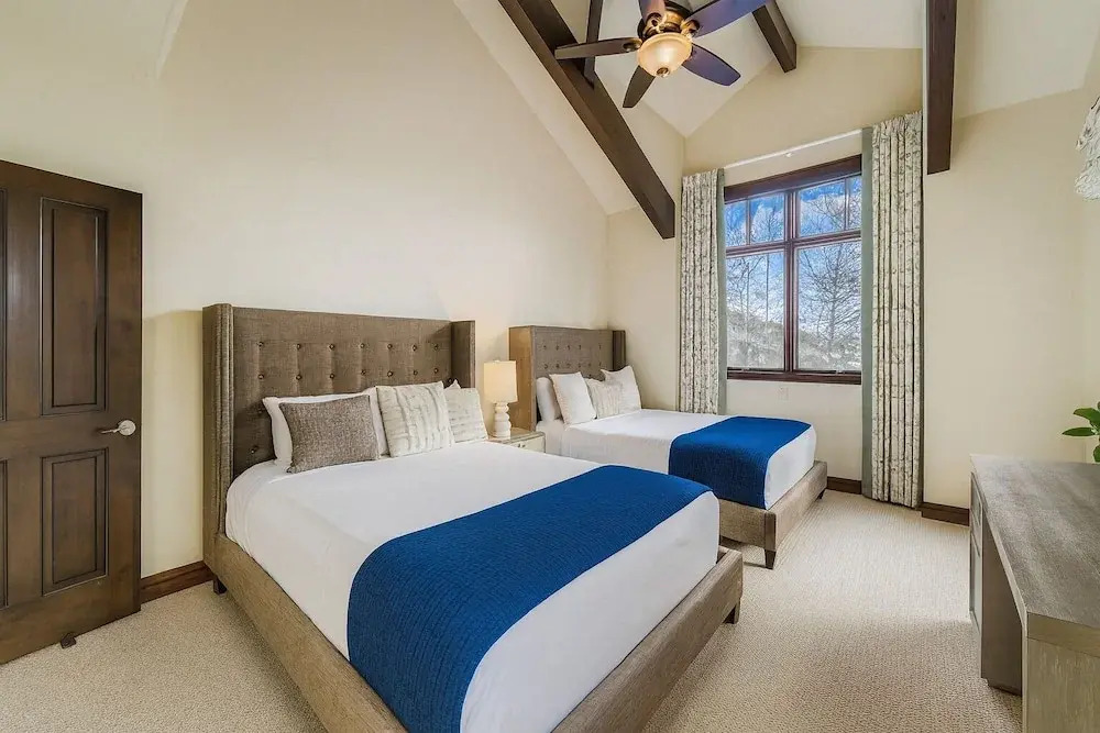 2744 The Cove! Modern Luxury Townhome With Hot Tub, Pool, And Shuttle To The Slopes! 4 Bedroom Home