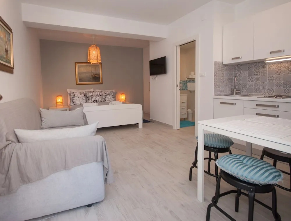 Chic studio Marella