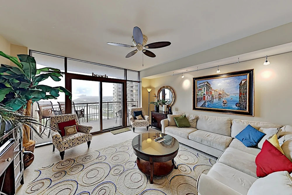Immaculate Beachfront W/ Resort-style Pools 2 Bedroom Condo
