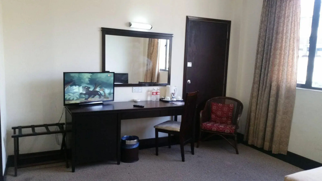 Carlton Holiday Hotel & Suites