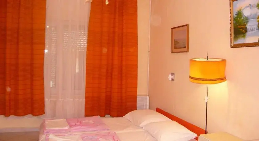 Youth Hostel Villa Benjamin - Siófok