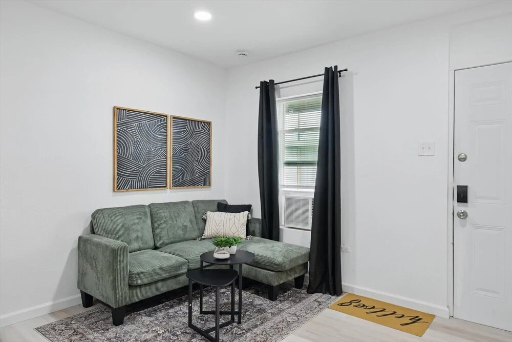 Modern 2BR Unit 3 With Hot Tub
