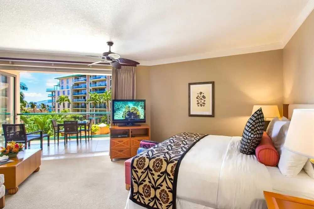K B M Resorts- HKH-323 Upgraded Studio, ocean views, private balcony, easy beach access