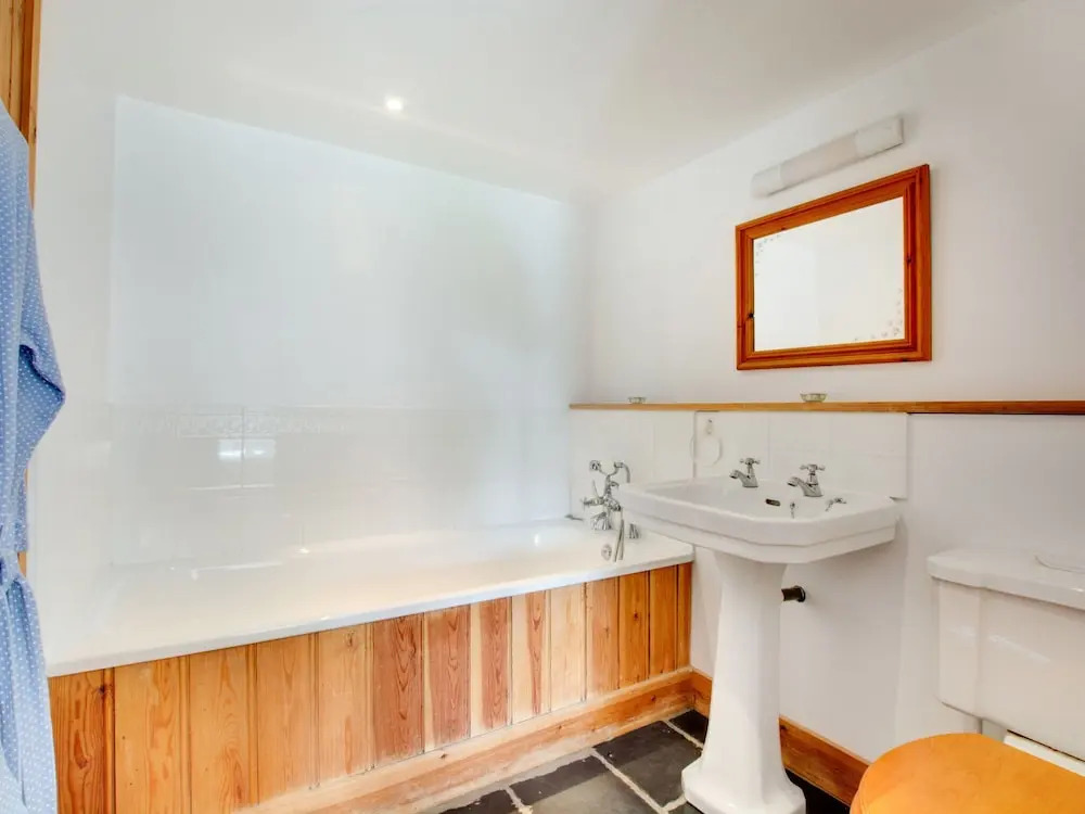 Superb Holiday Home in Broad Street Kent With Graden