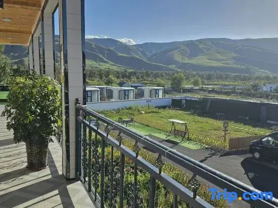 Zuoshi Yun Shui Youyou Homestay (Nalati Scenic Area)
