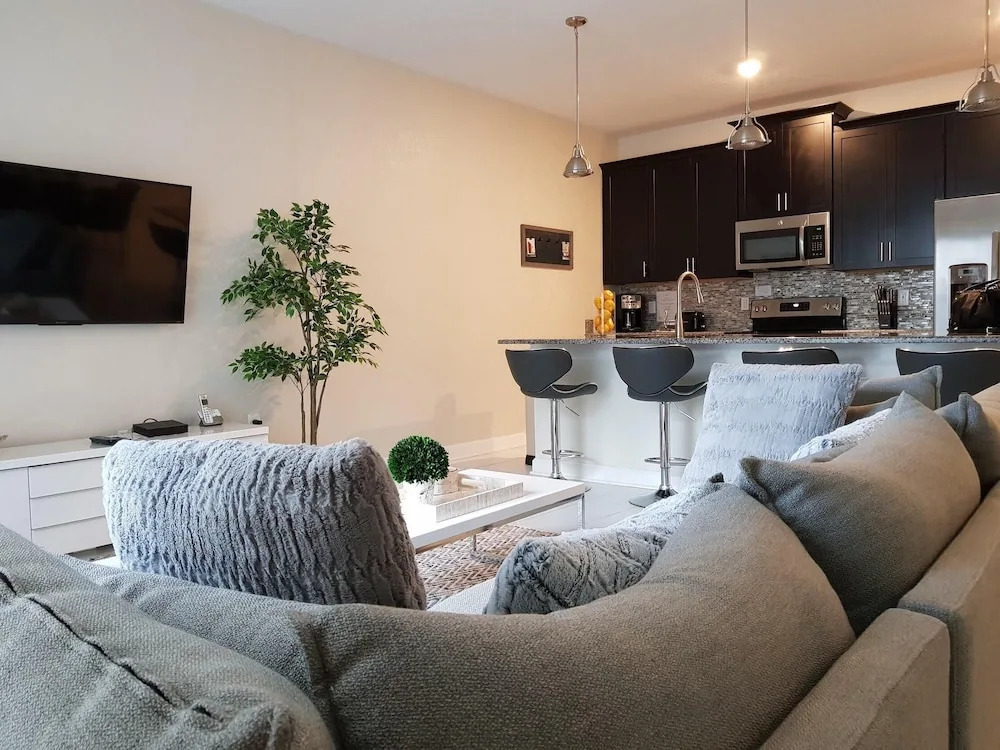 1556 PD - Poolside Bliss: Enchanted 4BR Townhome
