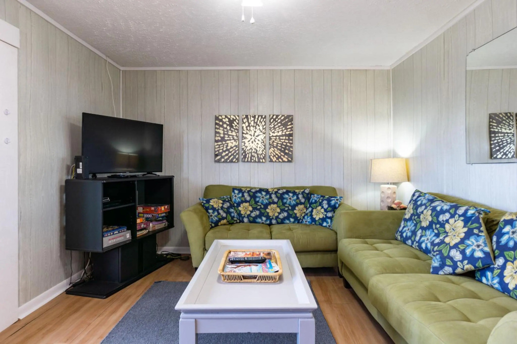 BeachyPeachyKeen by Oak Island Accommodations
