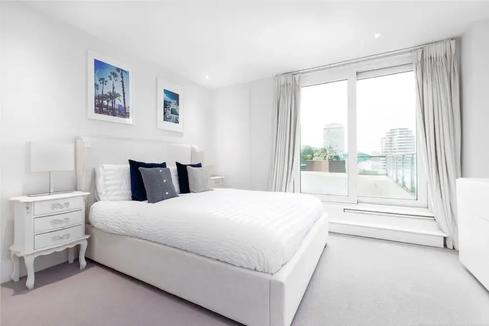 The English Rose Luxury 3 bed With Private Terrace - by Out of Office Lifestyle