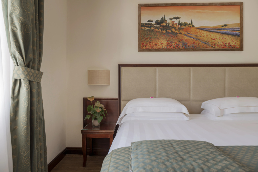Hotel Athena
