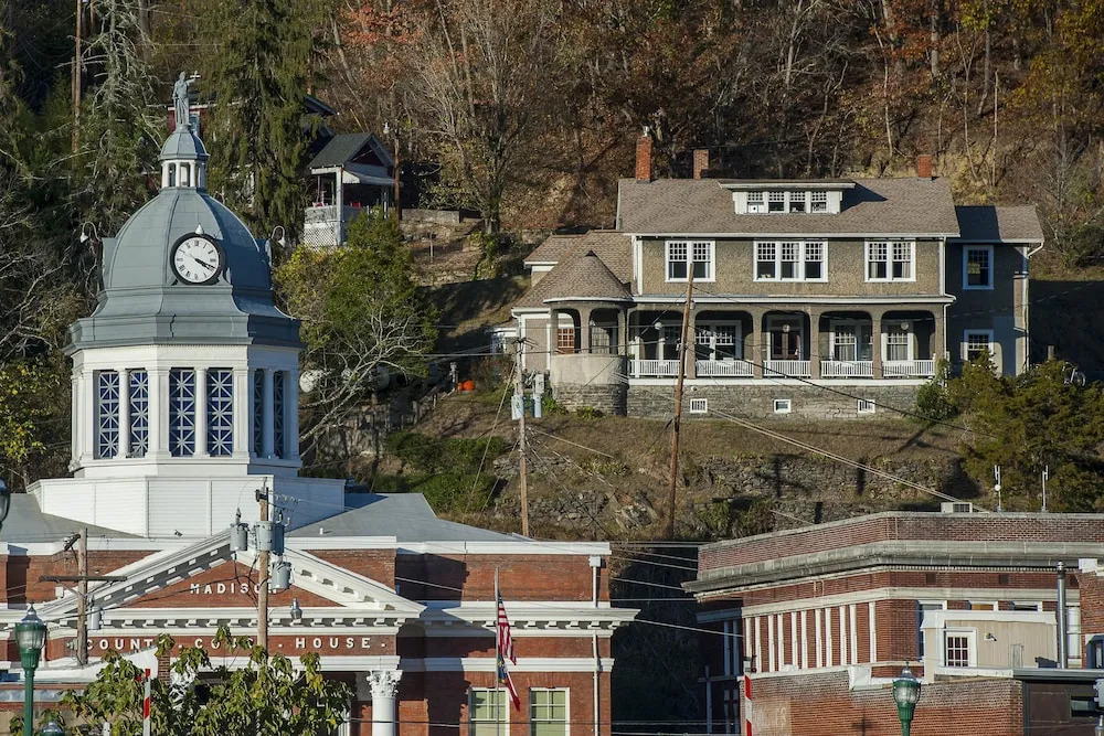 Marshall House Inn