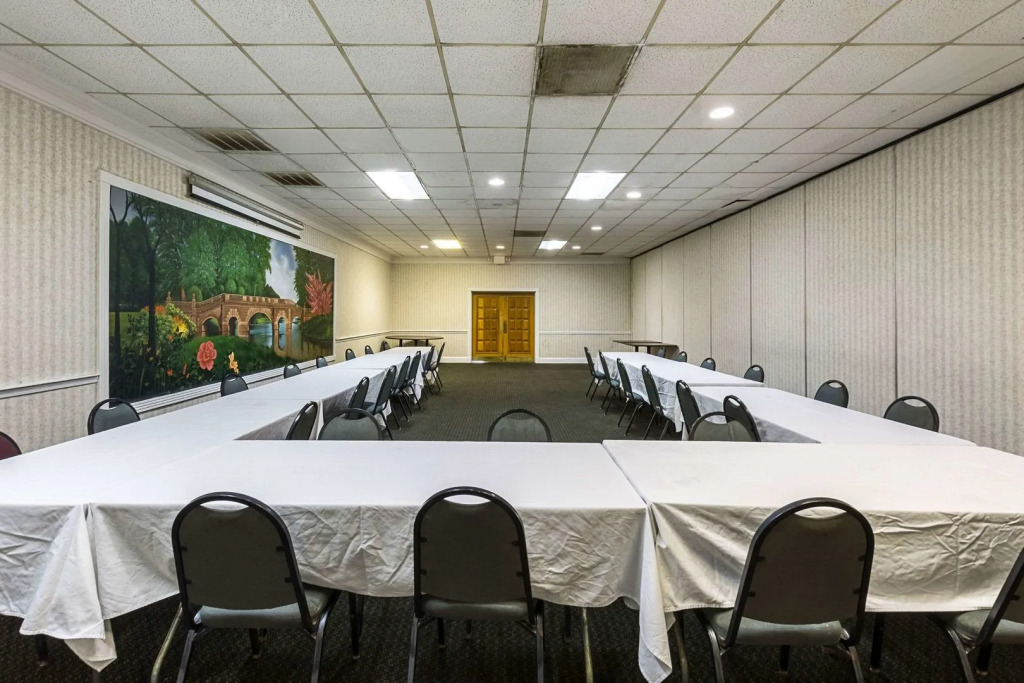 Rodeway Inn & Suites