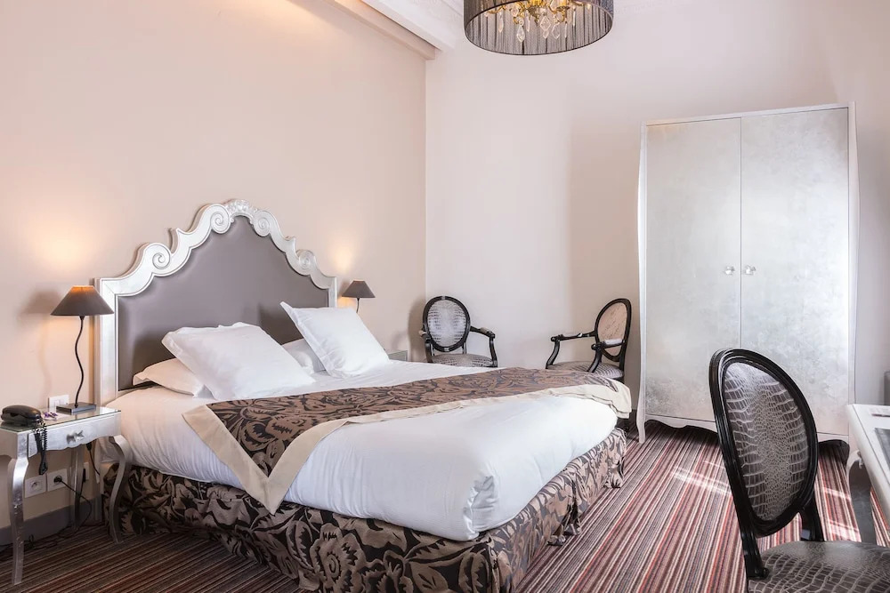 81 Lhotel