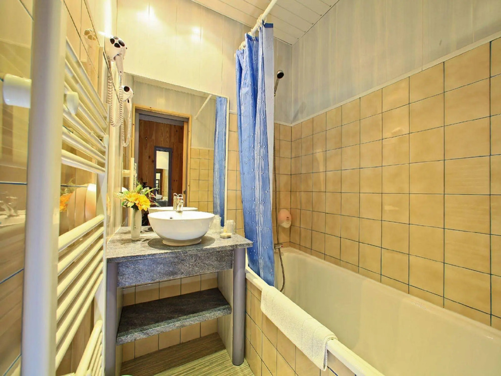 Hôtel Bien-Être Aux Cyprès de Marquay-Calme et élégance-Laissez-vous porter par une ambiance chaleureuse où chaque instant compte-Découvrez un havre de paix où nature et confort se marient pour vous offrir une expérience unique- Réservez dès aujourdhui