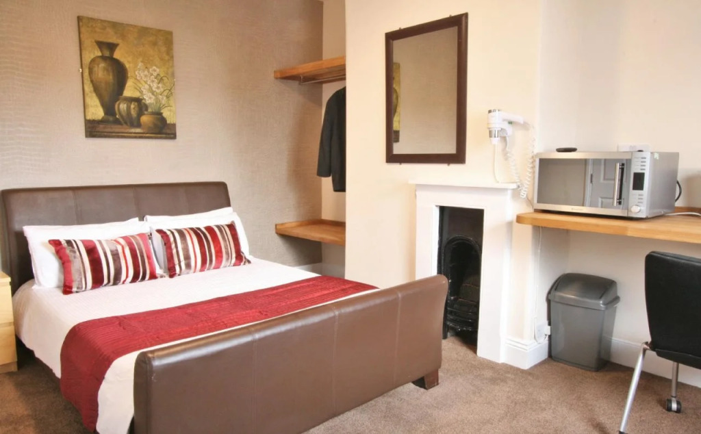 Central Hotel Cheltenham by Roomsbooked