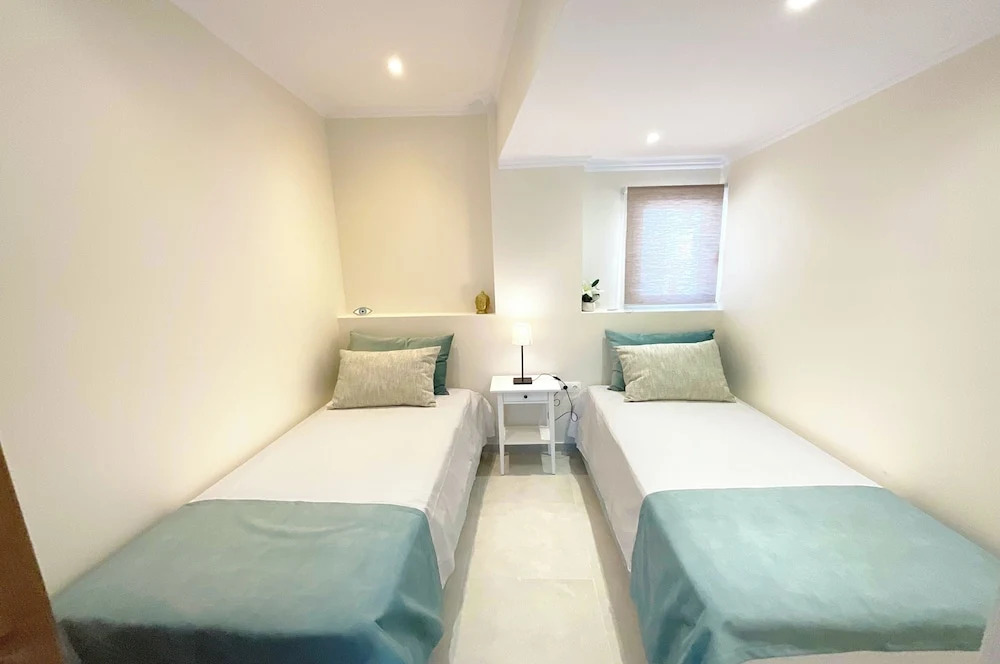 Beachfront 4-bed Luxury Suite - Agios Gordios Corfu Greece