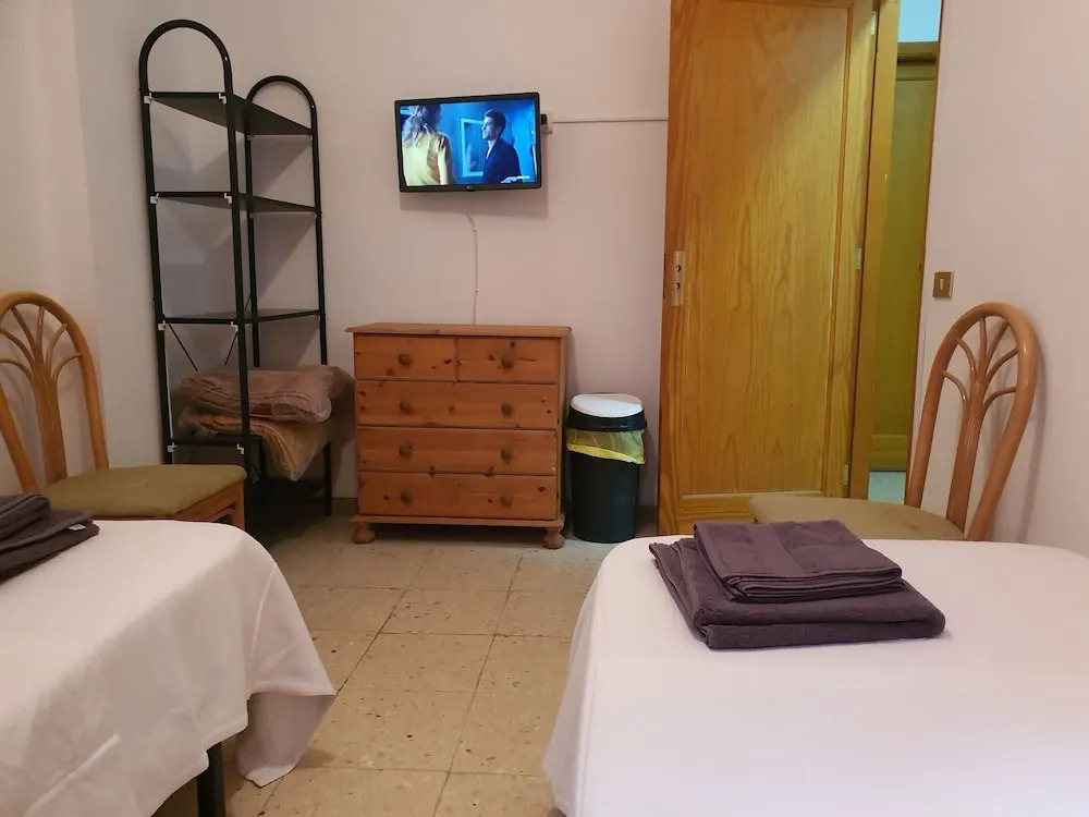 Budget Rooms at Jumbo (15 minutes walk)