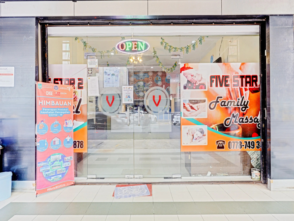 Hotel Five Star 2 by OYO Rooms