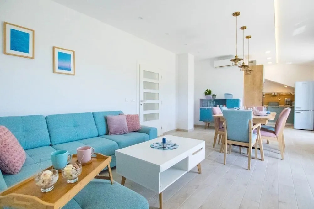 Remarkable 5-bed Villa in Labin
