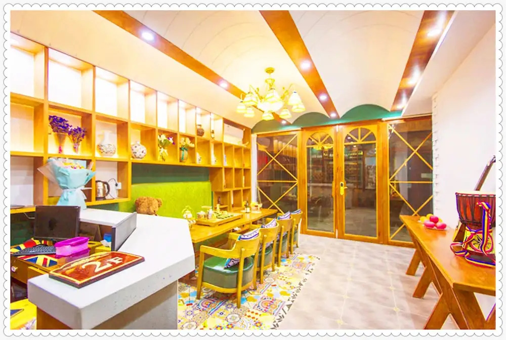 Edinburgh Hostel - Coffee bar - Western breakfast -Travel expert -Good location-English reception-Ticket service-Tourism planing-Laundry-Camara-Drone gopro