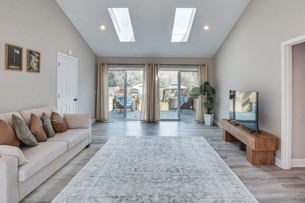 Golf, Ride & More! Home in Dtwn Southern Pines