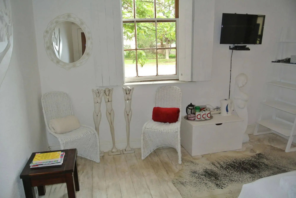 The Ibis Lounge