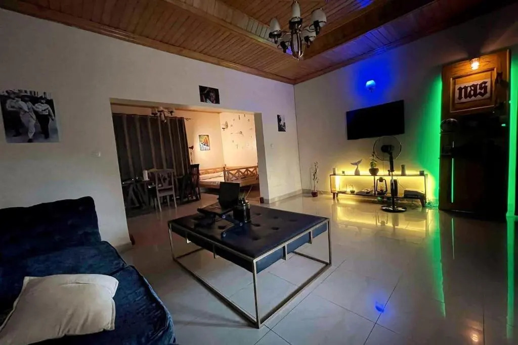 House - Sleeps 6 - Parking - Garden