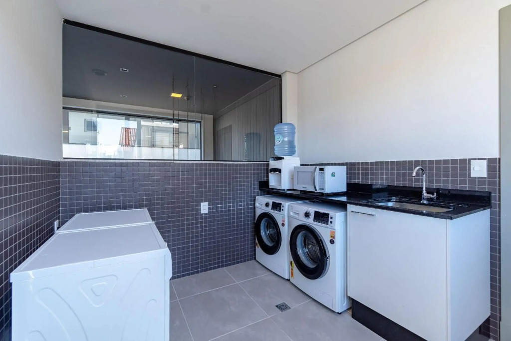 AION suítes 305 - Compacto e luxuoso loft duplex - Rooftop com piscina e academia - À poucos passos da praia