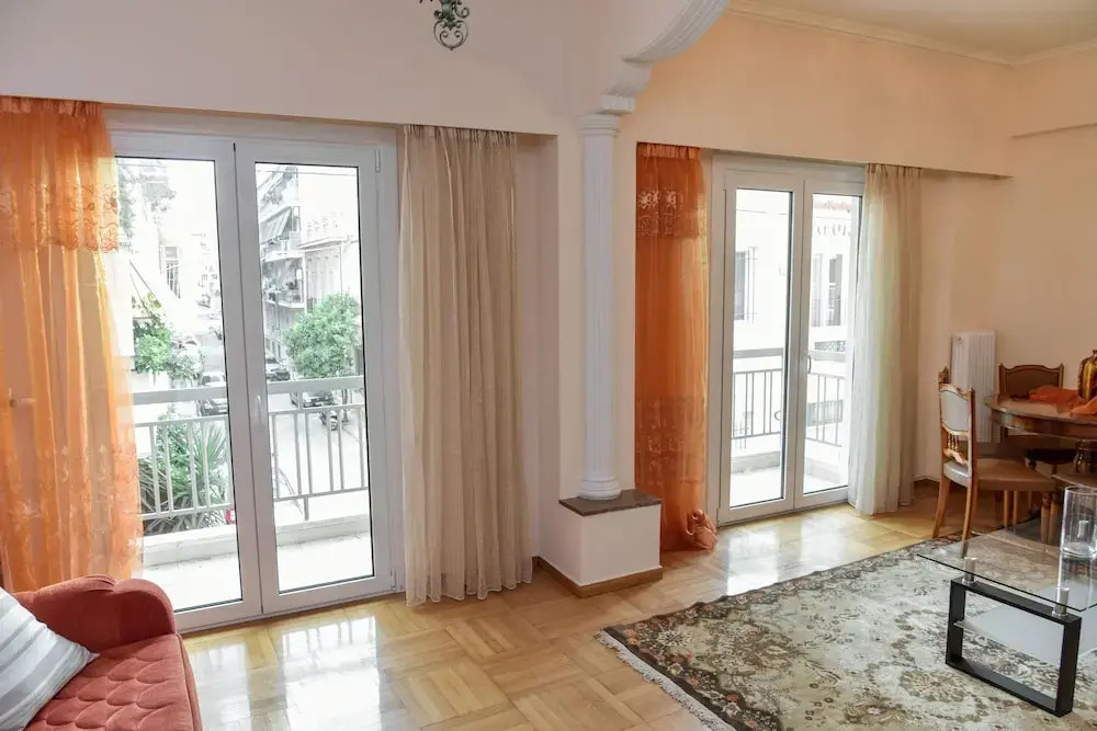 Cozy & Spacious Apartment in Central