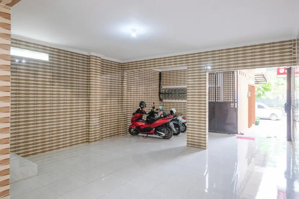 RedDoorz Syariah near Stasiun Gubeng 2
