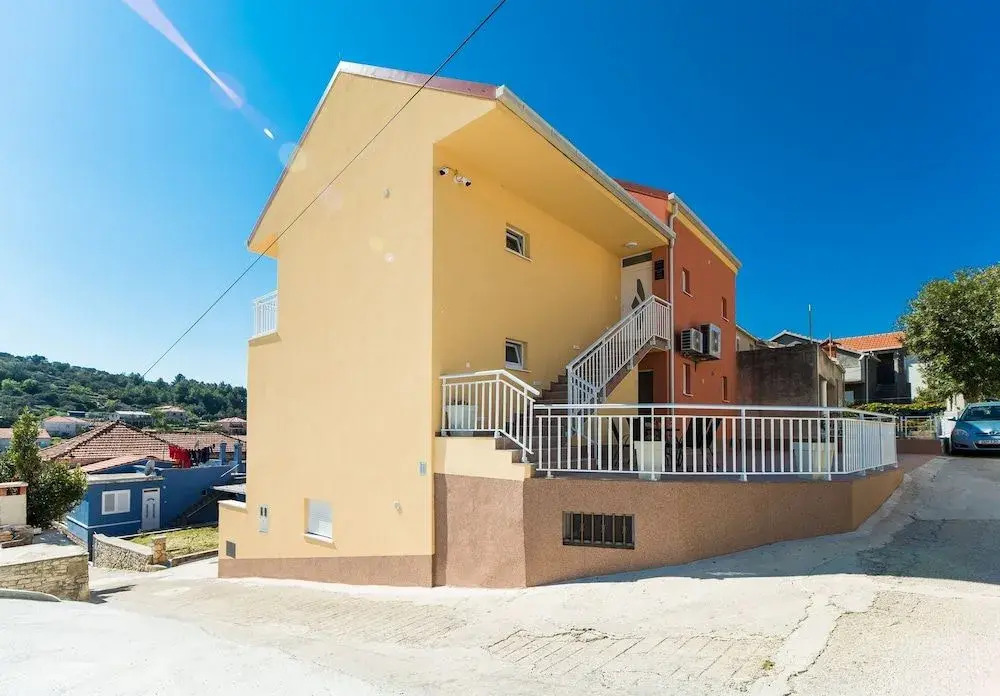 Apartments & Rooms Sunshine Home