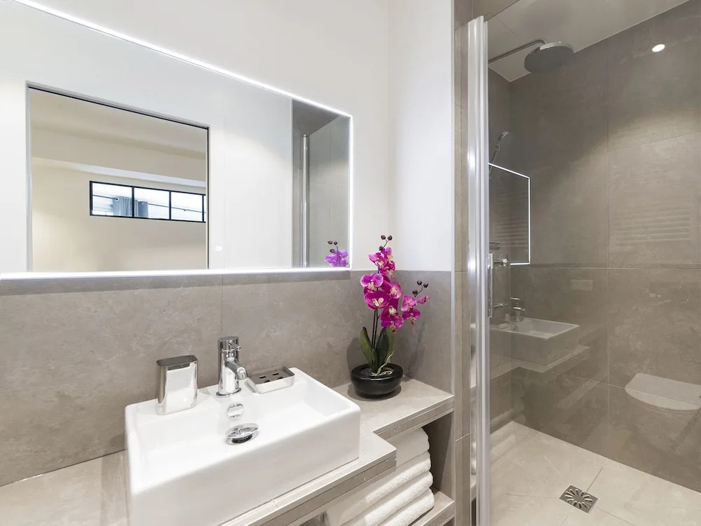 Luxury 3BDR Le Marais III by Livinparis