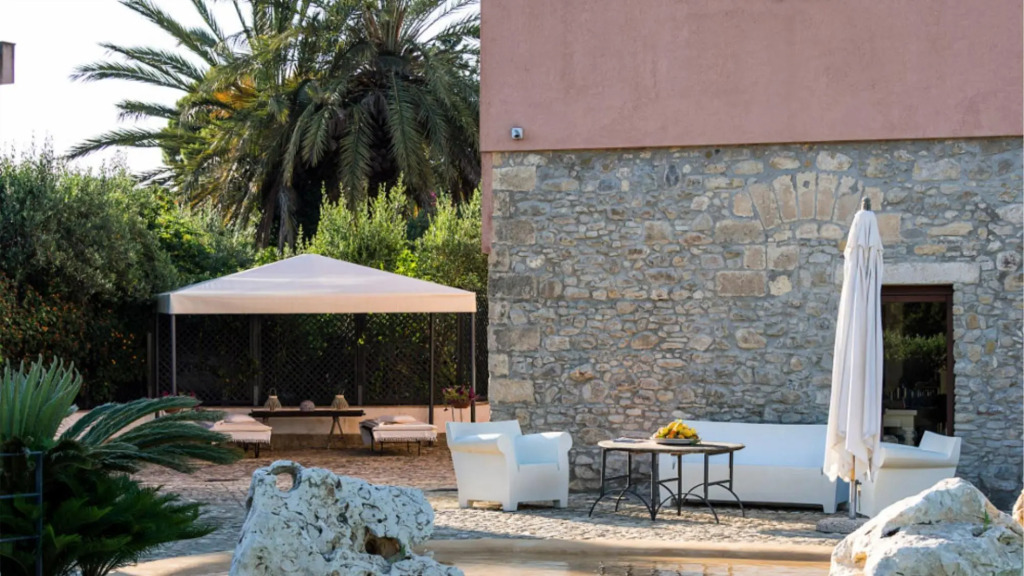 Independent villa up to 16 guests-VILLA DELLO ZINGARO