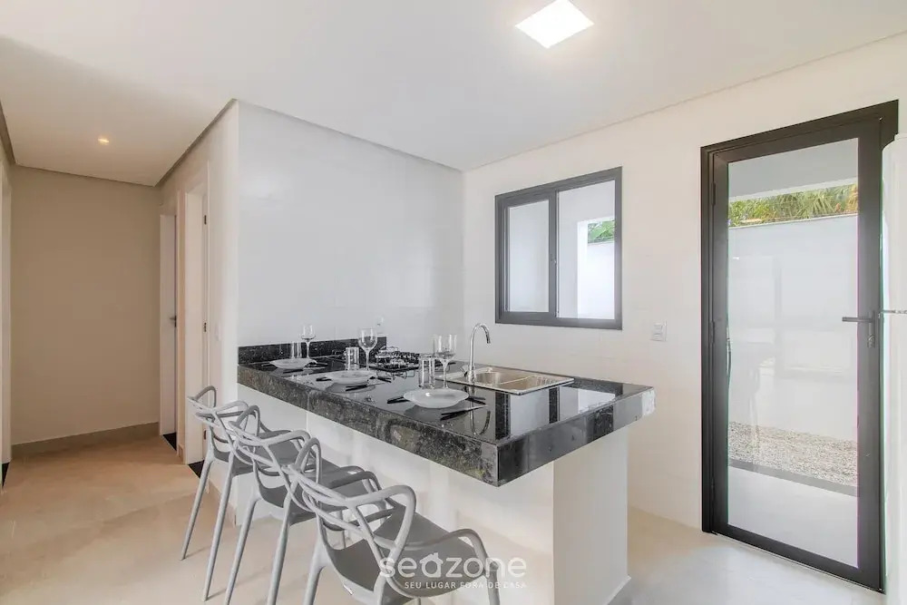 Apartments With Swimming Pool 700m From Taperapuan Beach Nvm0009