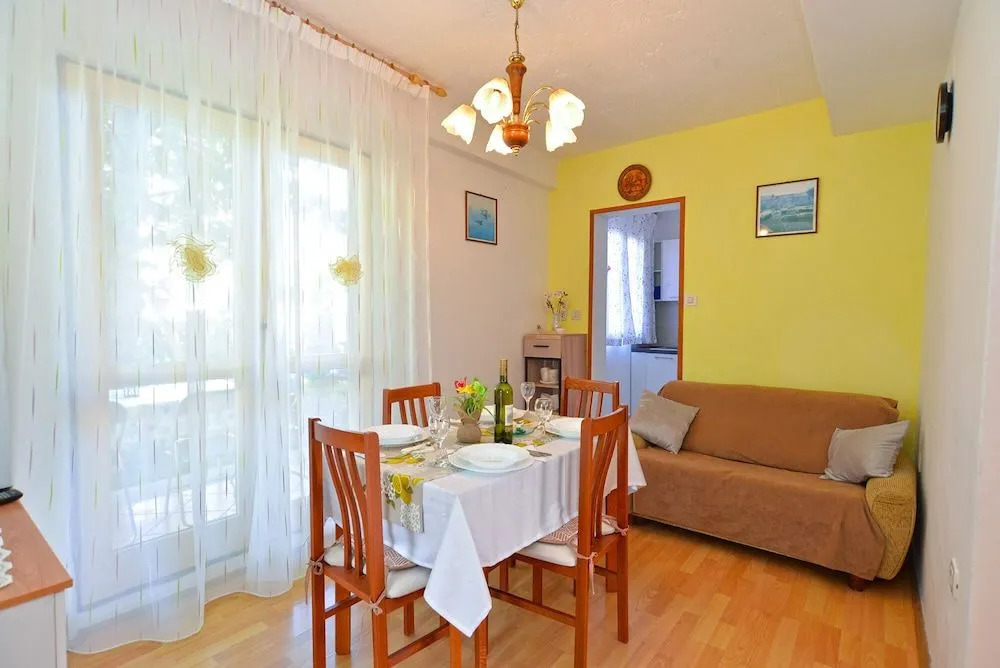 Apartment 358