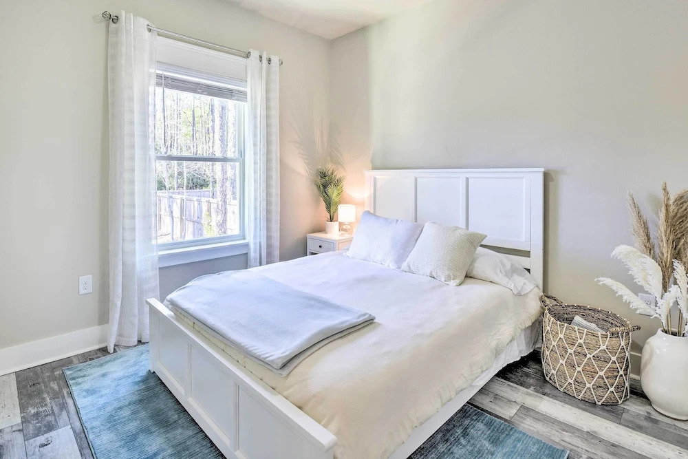 Modern Santa Rosa Beach Retreat w/ Yard & Patio
