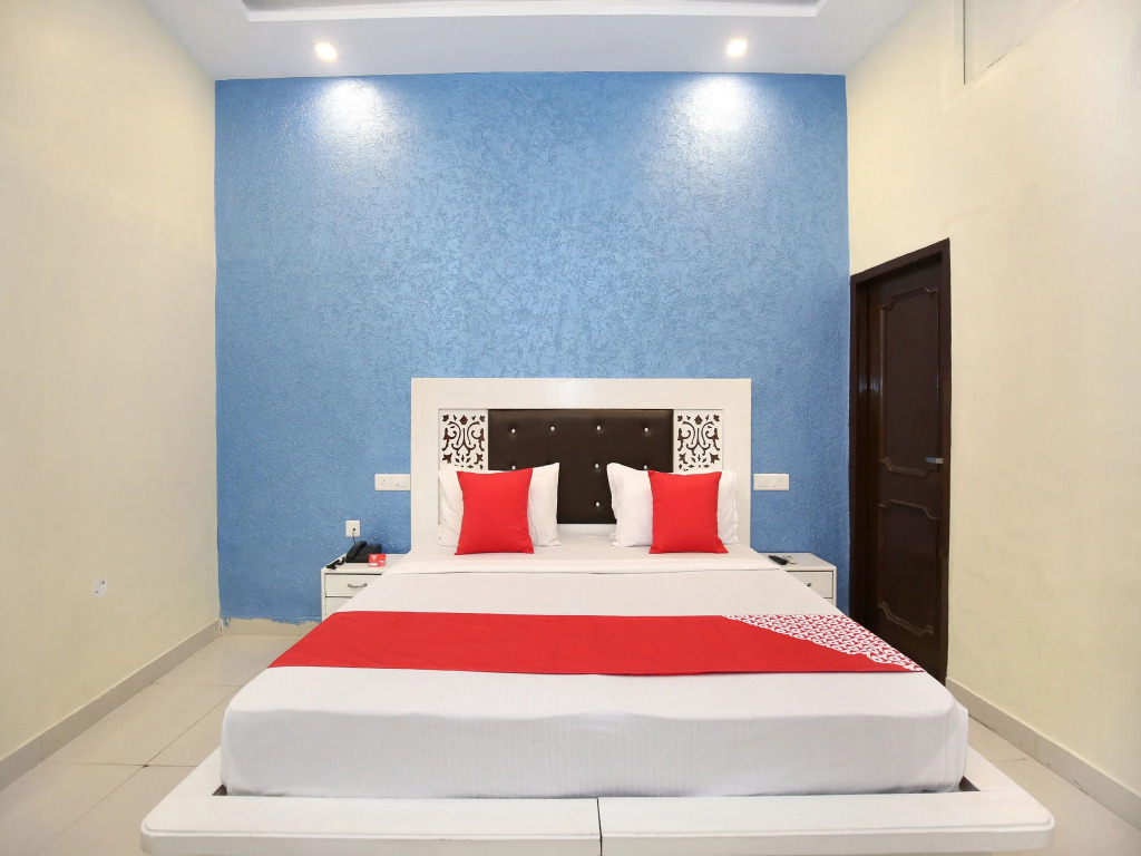 OYO 13102 Hotel Adarsh