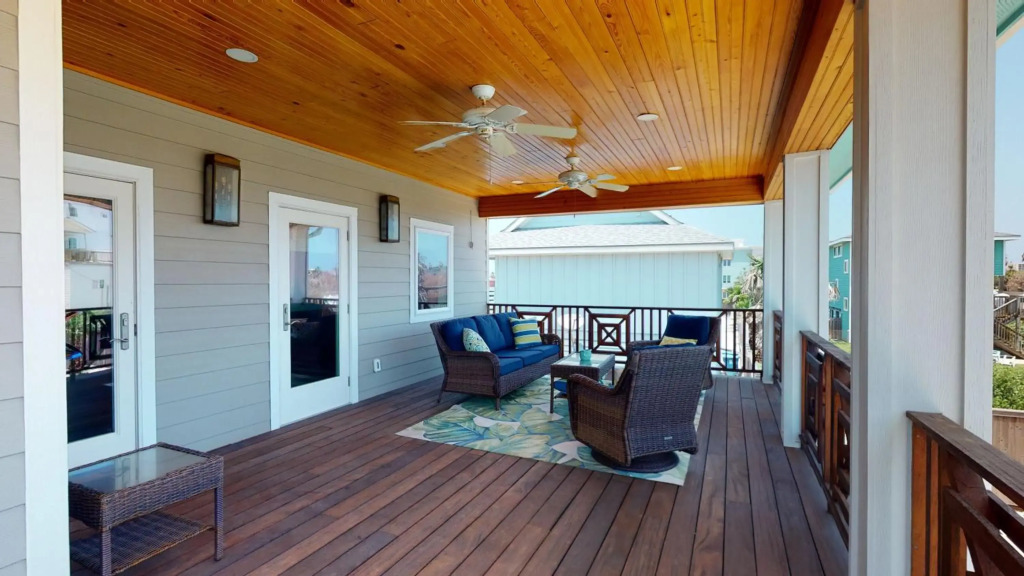 SE831 Huge and Upscale Home with Heated Private Pool in the Heart of Port A