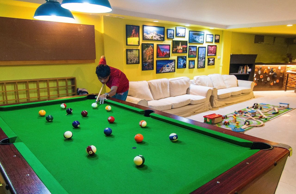 VR Hostel