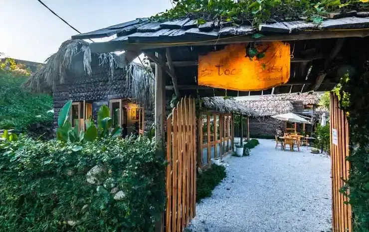 Toce House Tả van