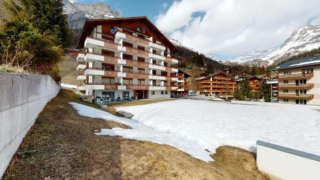Gonenstein Residence in Leukerbad, entire apartment/studio with balcony
