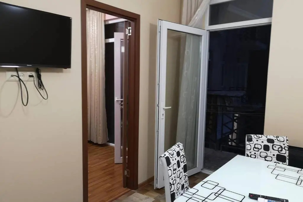 Kvartira dvuhkomnatnaja v Batumi, 10 minut do morja
