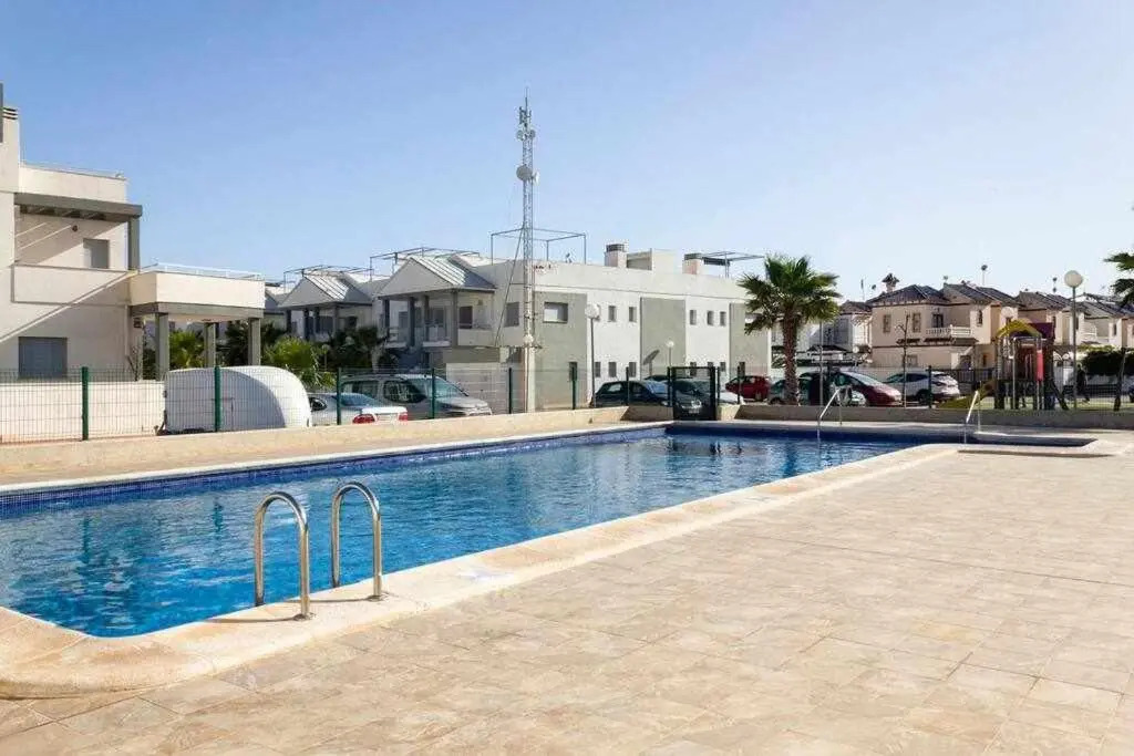 PINK GARDEN-Bungalow con piscina.Free Parking