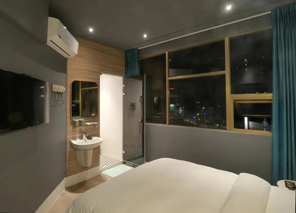 Modern Inn