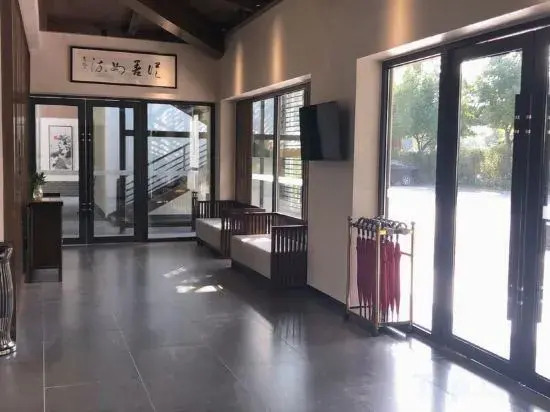 Yihong Hotel