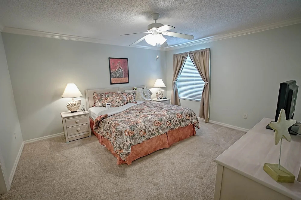 Five Forks Trail Home 3 Bedroom by The VIR Group