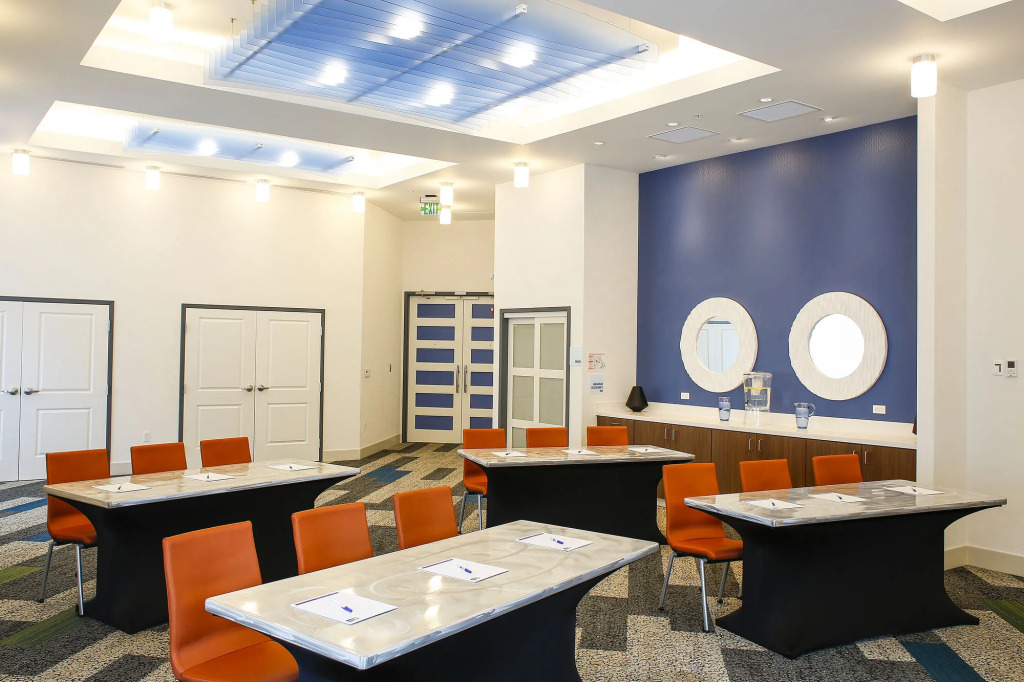 Holiday Inn Express & Suites Downtown Louisville by IHG