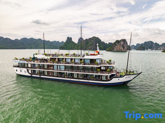 La Casta Cruise Luxury Ha Long Bay Experience Private Cabin with Ocean View Balcony and Bathtub